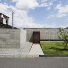 Facade photo by Nacasa & Partners Inc.