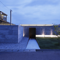 Night view photo by Nacasa & Partners Inc.